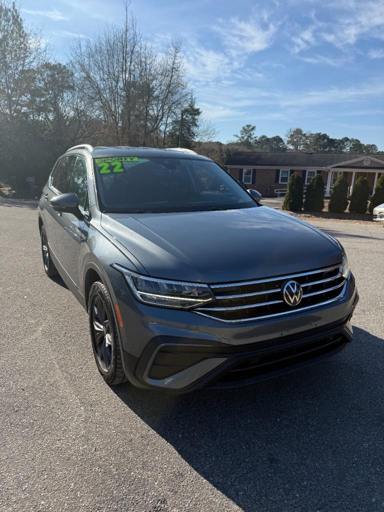 2022 Volkswagen Tiguan SE's photo