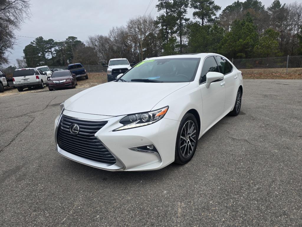 2017 Lexus ES 350's photo